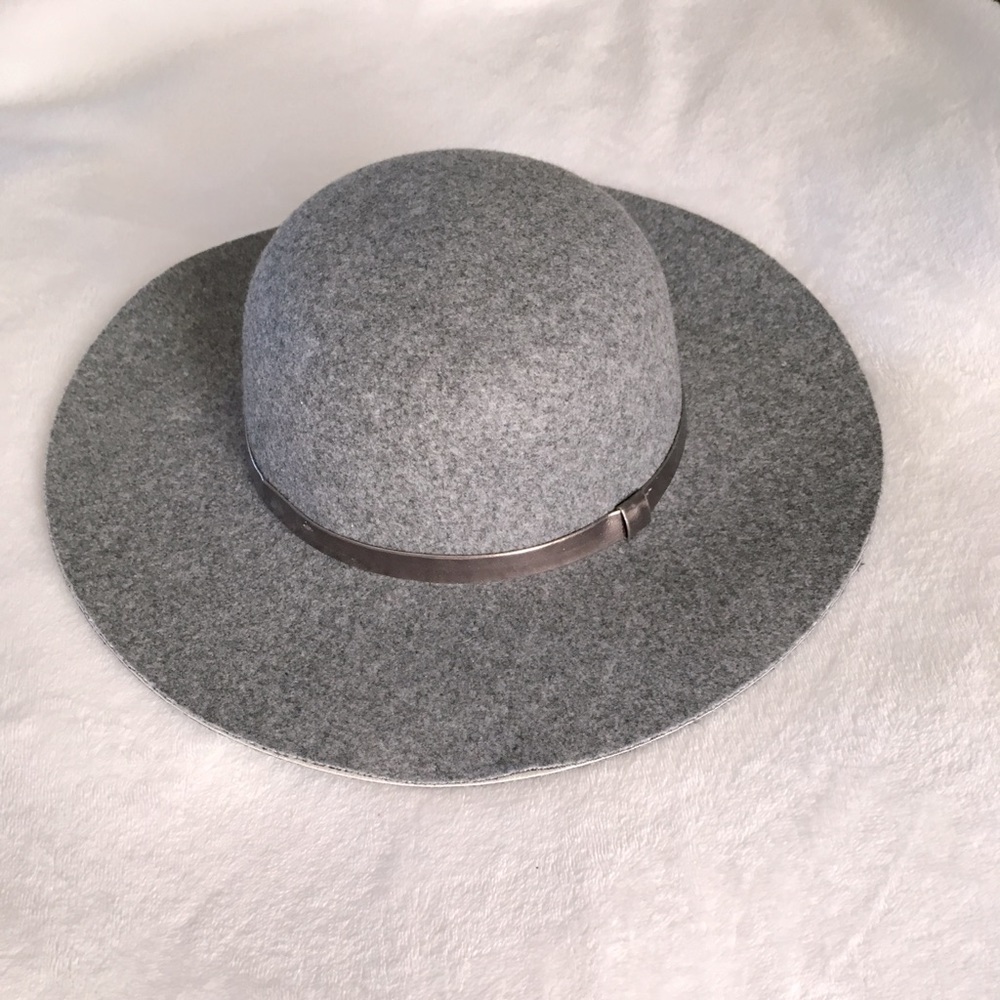 Little girls wide brimmed hat